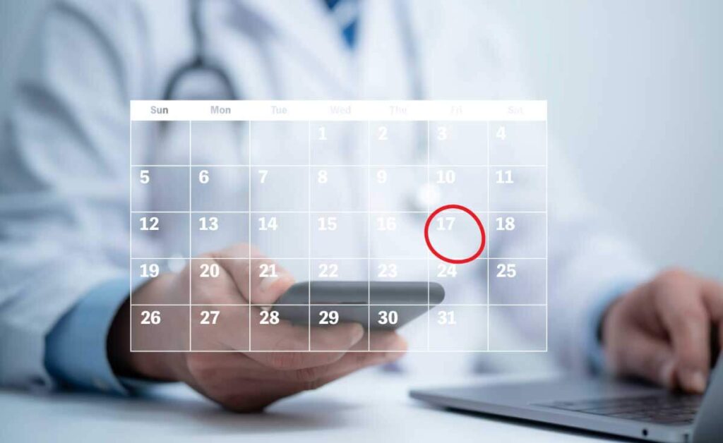 imagem de um calendario e um medico com um celular na mao