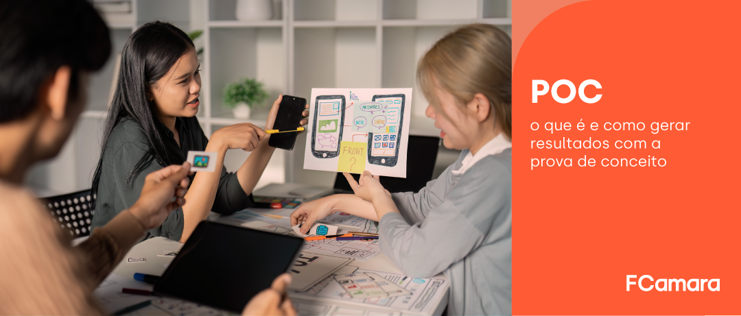 Equipe reunida trabalhando em provas de conceito (POCs)