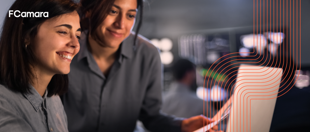 Colaboradoras utilizando o FinOps AWS