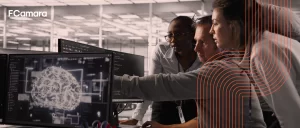 Equipe de desenvolvedores trabalhando com Inteligência Artificial Generativa