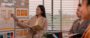 Equipe trabalhando para ilustrar habilidades para trabalhar com IA