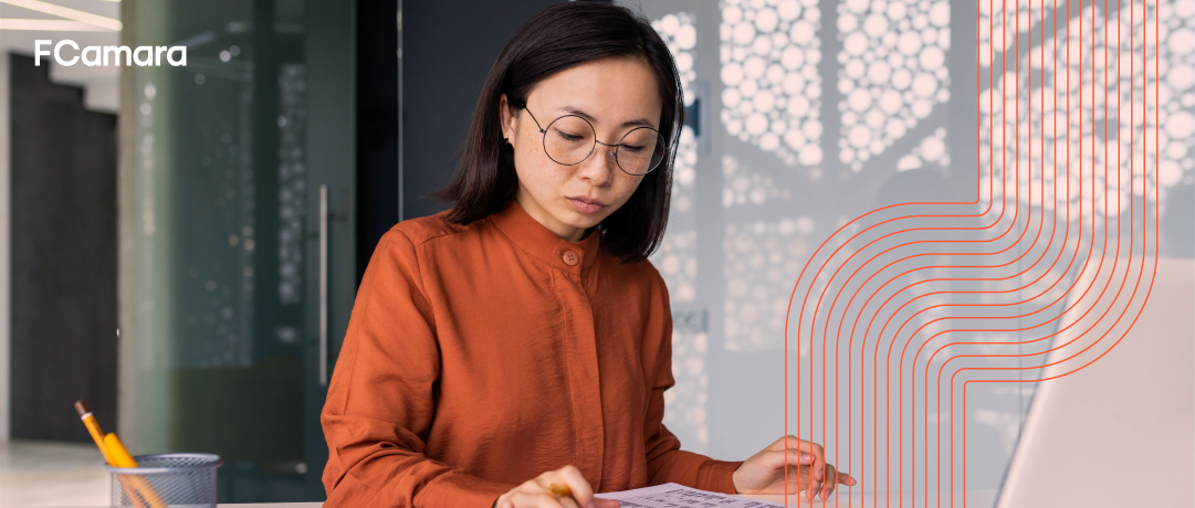 Profissional de tecnologia trabalhando com LLMOps