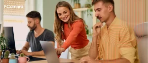 Equipes trabalhando para ilustrar integração de sistemas no e-commerce