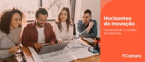 Profissionais reunidos discutindo 3 Horizontes de Inovação da McKinsey