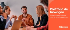 Equipe de trabalho discutindo portfólio de inovação