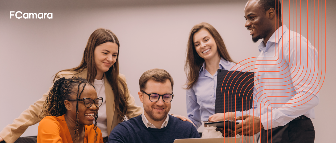 Equipe aprendendo sobre serviços inovadores