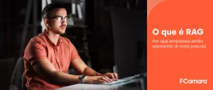 Profissional trabalhando no computador para ilustrar o que é RAG