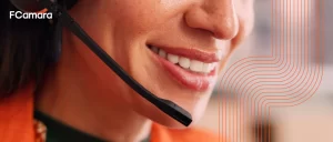 Atendente falando ao telefone para ilustrar o tema agentes de ia no atendimento ao cliente