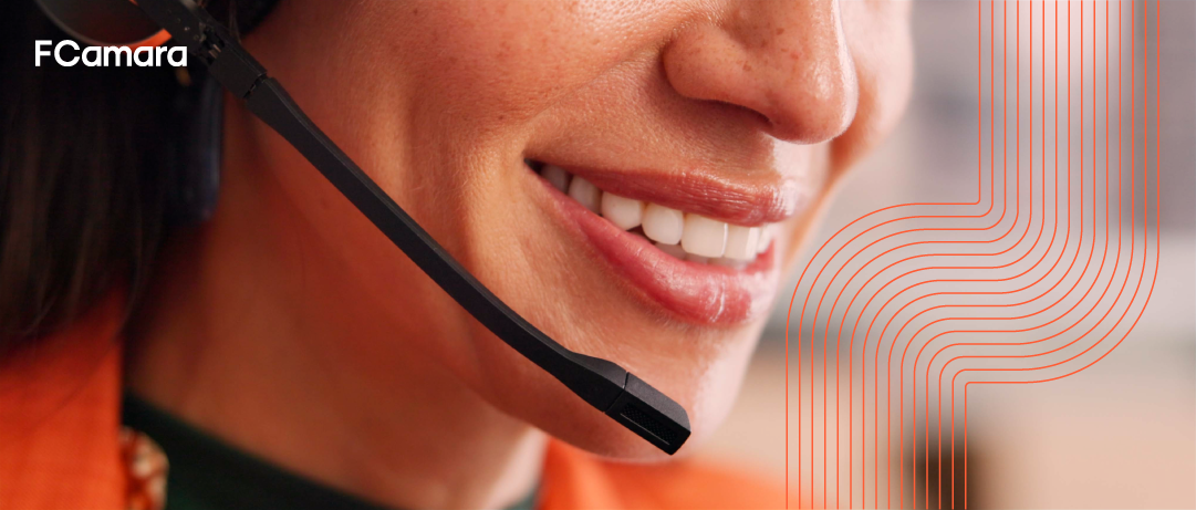 Atendente falando ao telefone para ilustrar o tema agentes de ia no atendimento ao cliente